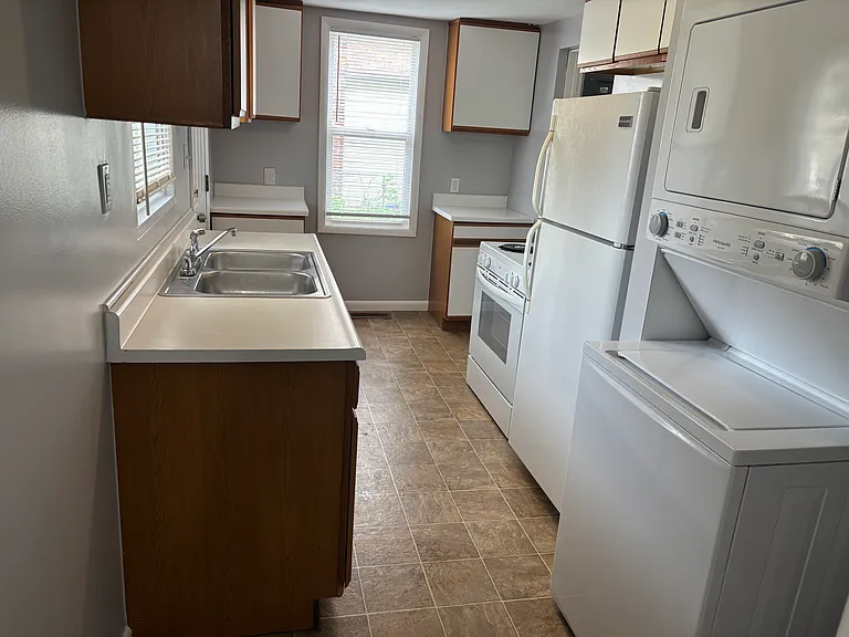 22441 Ridgeway St — Photo 35