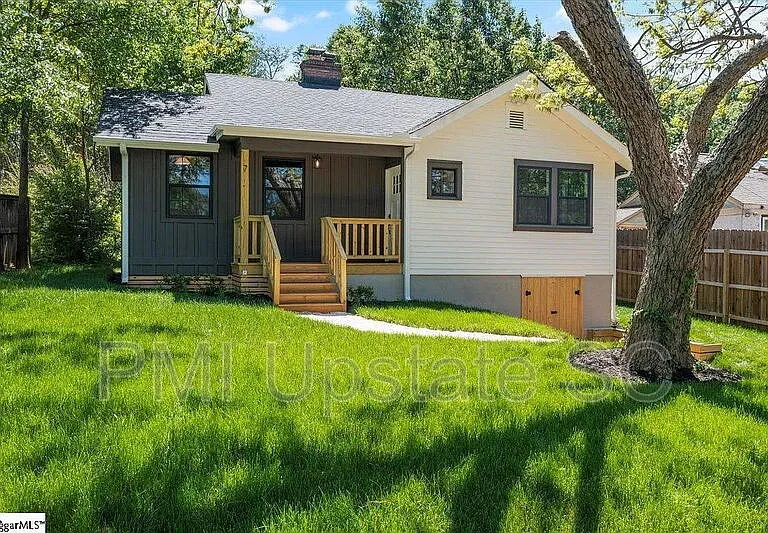 7 Sunshine Ave — Photo 1