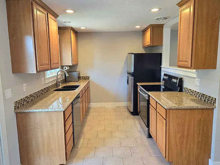 300 W Iowa St — Photo 6