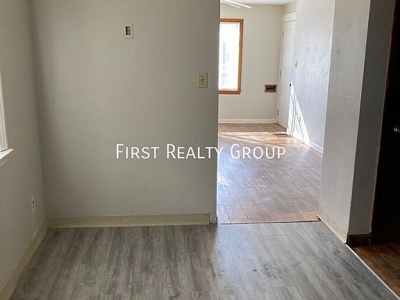 5th image of 122 N Quentin Ave