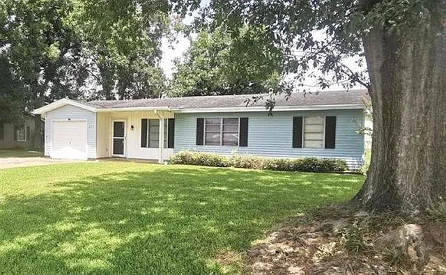 3 bed, 1.0 bath, 936 sqft, $1,400 — Photo 1