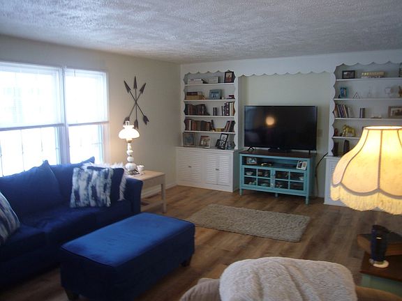 3rd image of 2295 Kentwood Dr