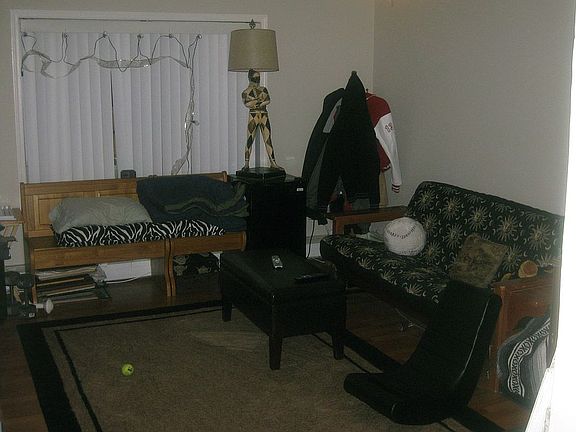 4th image of 810 Borden Ave