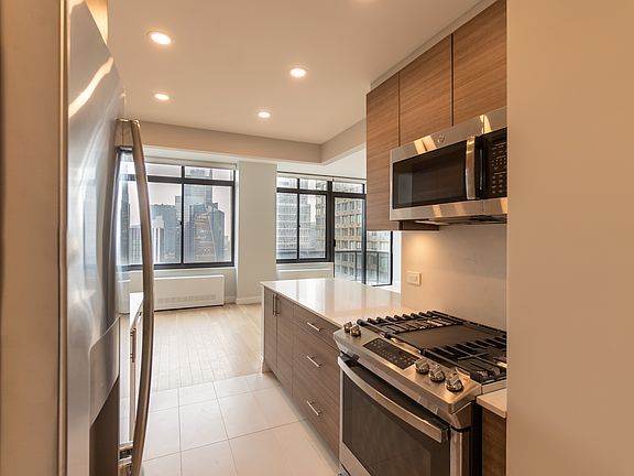 4th image of 235 W 48th St APT 44B
