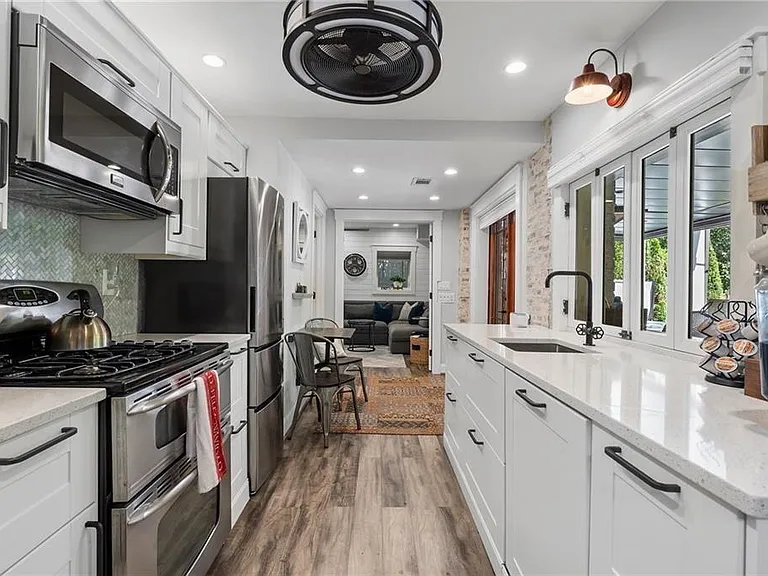 663 Yorkshire Rd NE — Photo 66
