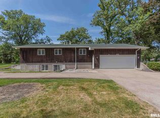 402 S Pioneer Dr, Long Grove, IA 52756