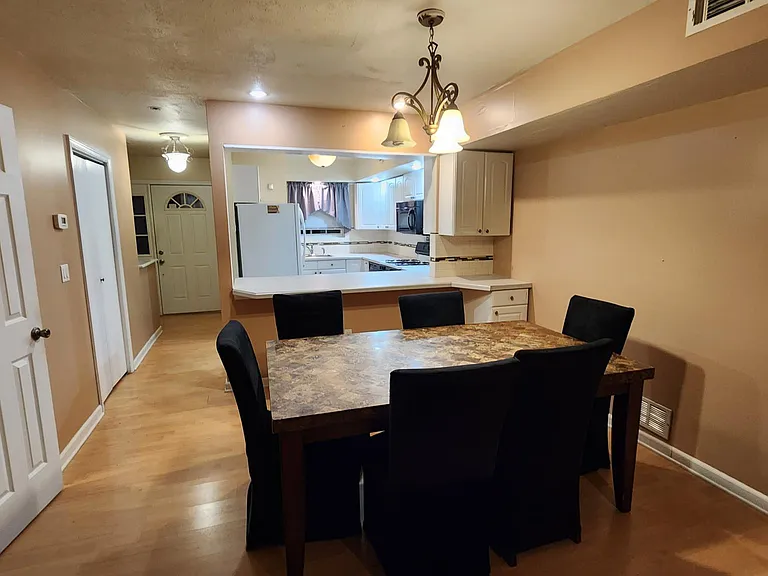 17 King Charles Ct — Photo 14