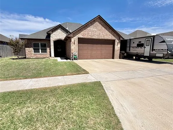 2105 Longhorn Trl, Altus, OK 73521