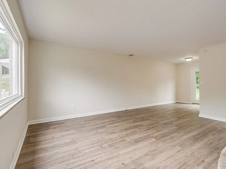 364 Fir St — Photo 3