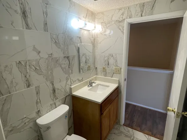 9464 Lexington Cir APT D, Charlotte, NC 28213