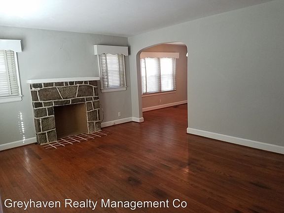 2nd image of 125 Kingwood Dr
