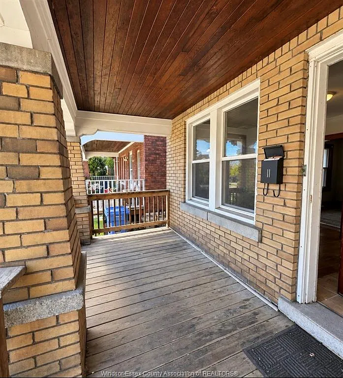 7 bed, 2.5 bath, $2,500 — Photo 2