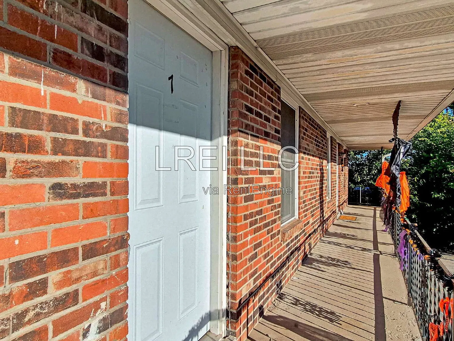 2 bed, 1.0 bath, 636 sqft, $950 — Photo 2