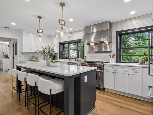 4808 Woodhill Way, Edina, MN 55424