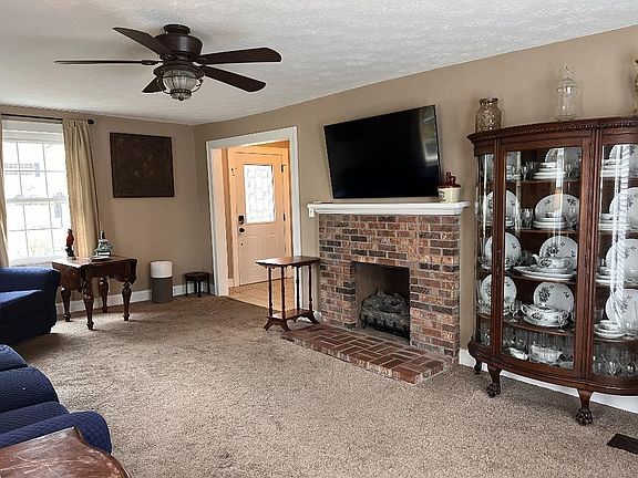 4th image of 817 Highland Ave