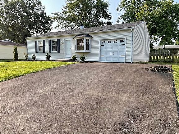 3rd image of 1004 Dauphine Ln