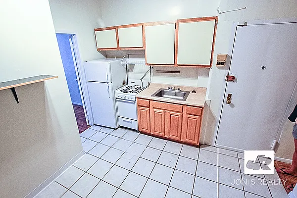 Rented by Jonis Realty | media 11