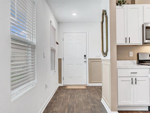 4th image of 210 Tordera Ln