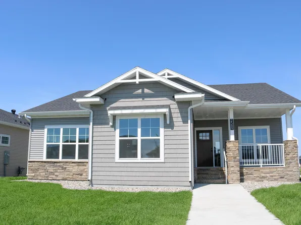 2589 Golden Ln S, Fargo, ND 58104