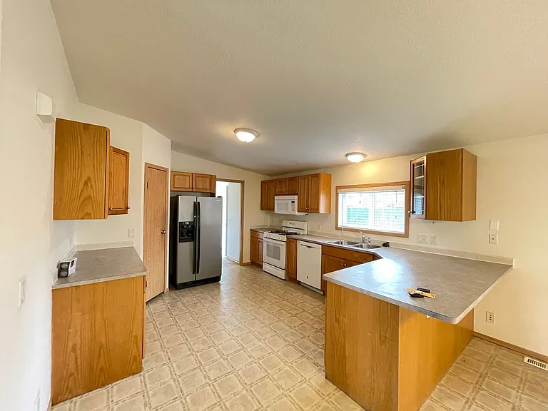 1780 N Pinewood Ct — Photo 3