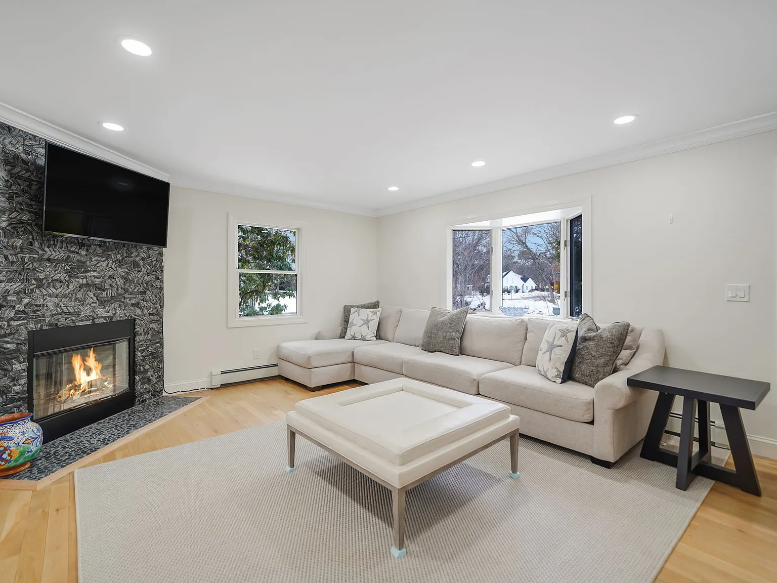 Seasonal Retreat On Pine Tree Lane — Photo 4