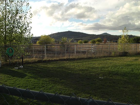 Rear lawn and round pen