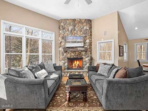 5th image of 1360 Larue Ln