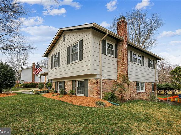 2nd image of 8209 Chancery Ct