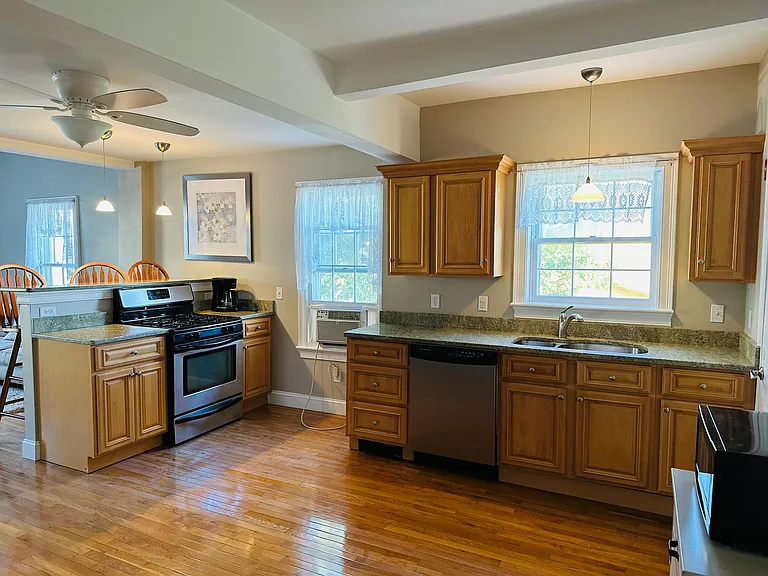 227 Thames St #3 — Photo 9