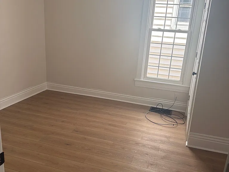427 Montana Ave — Photo 10