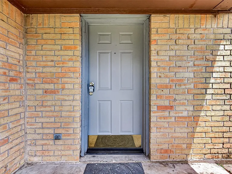 2523 Creekway Cir — Photo 3