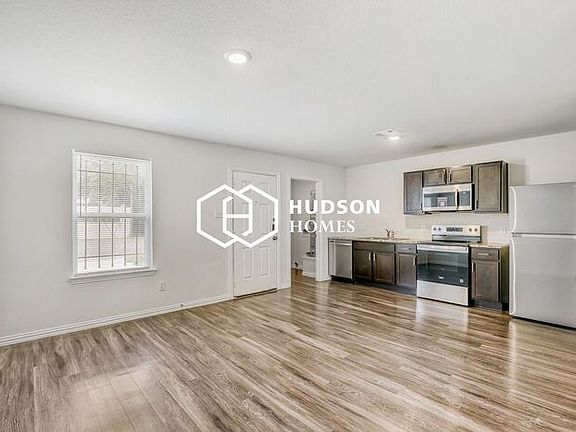 5th image of 209 W Avenue A