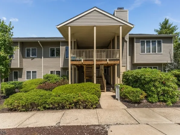8 Westchester Ter, Clinton Twp., NJ 08801