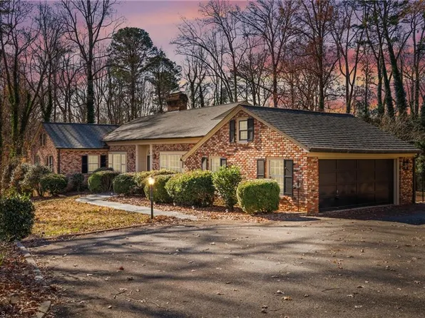 117 Magnolia Rd, Lexington, NC 27292