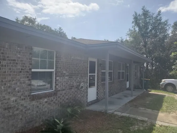 74 Josie Rd, Mary Esther, FL 32569