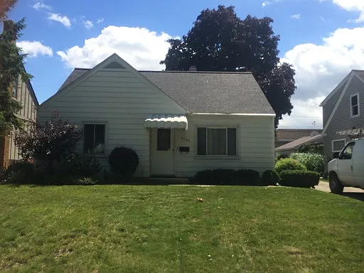 2330 Cambridge Blvd photo 1