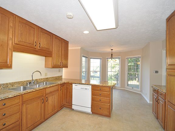 5th image of 328 Sugarwood Dr
