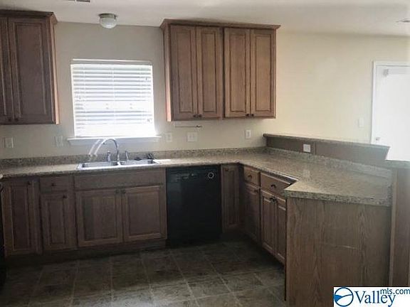 5th image of 2502 Oak Place Dr SE