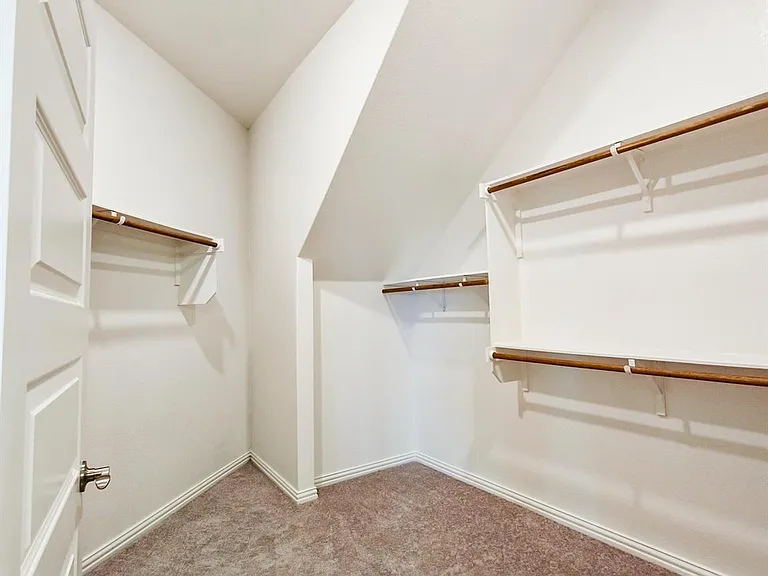 12716 Bloomington Dr — Photo 22
