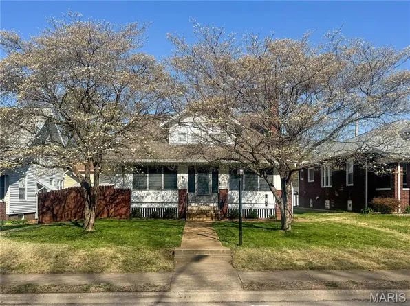 905 E B St, Belleville, IL 62220