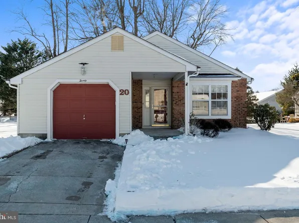 20 Lakebridge Dr, Deptford, NJ 08096