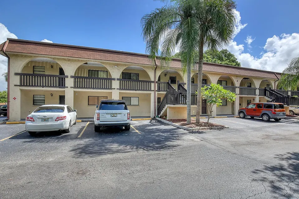 2 bed, 1033 sqft, $1,650 — Photo 1