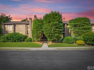 362 Willowbrook Dr, North Brunswick, NJ 08902