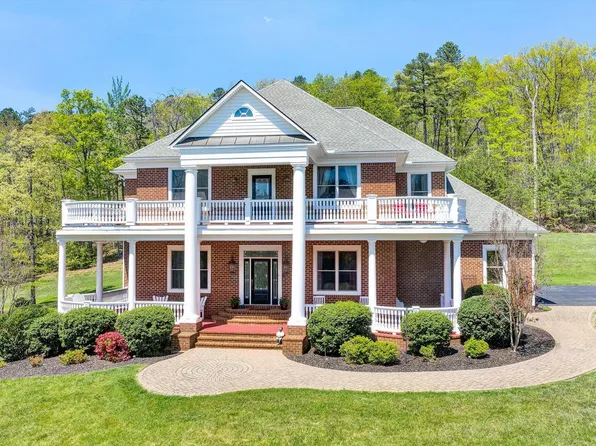 2015 Richland Hills Dr, Salem, VA 24153