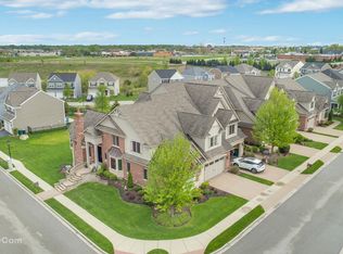 226 W Regency Ct, St Charles, IL 60174