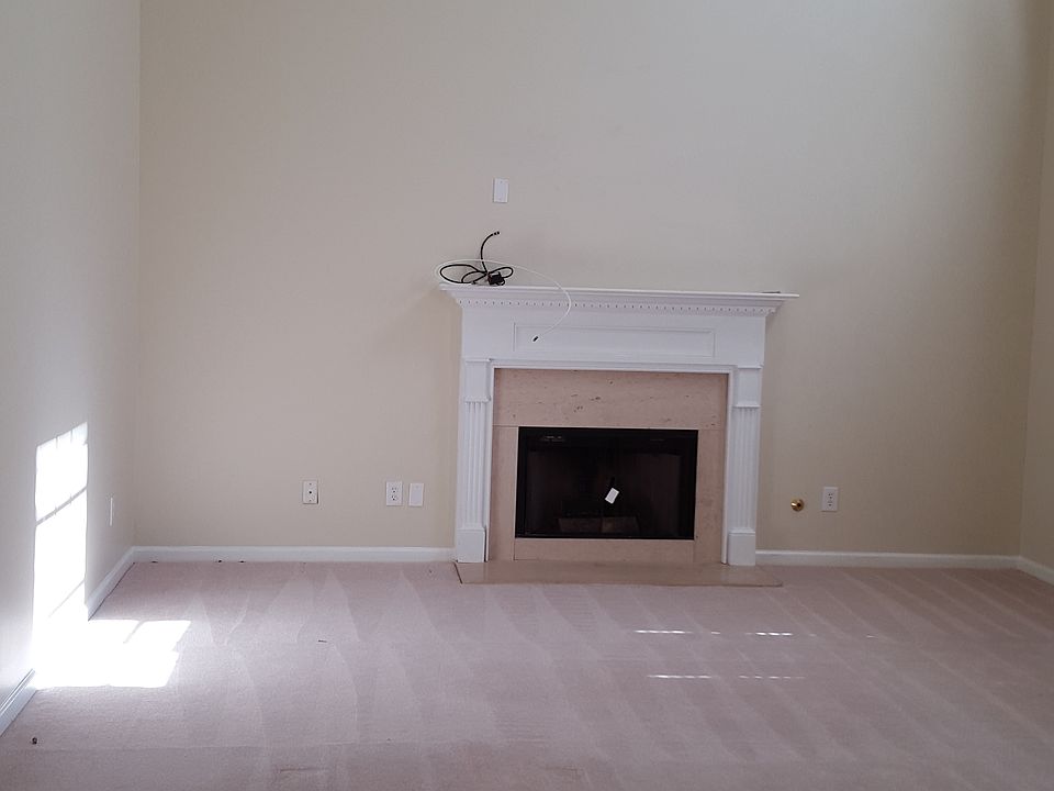 C/fan, Fireplc in familyroom
