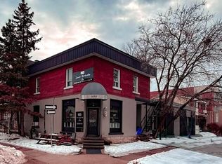698 Cooper St, Ottawa, ON K1R 5J4