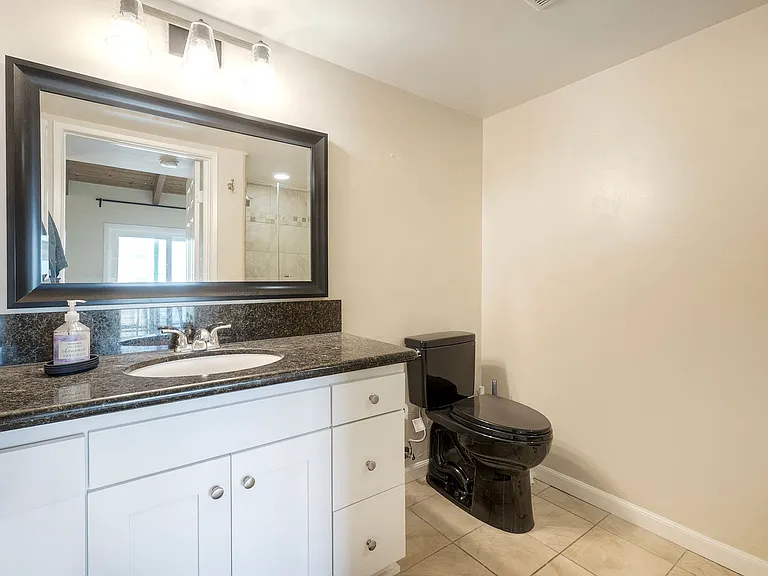 940 Sealane Dr #10 — Photo 2