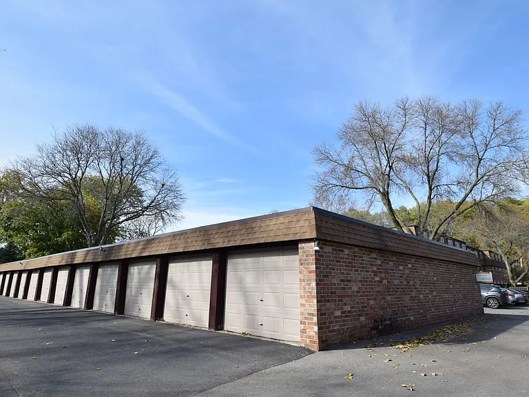 Woodland Reserve Apartments — Photo 6