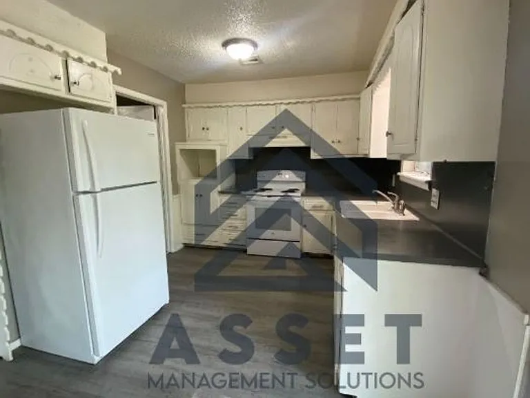 1612 Melinda Ln — Photo 3